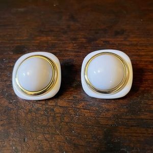 50% off sale✨⚡️Vintage 1990s  white and gold clip earring 1 inch wide so Barbie